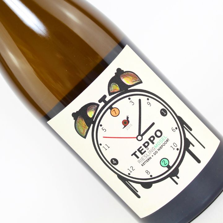 FIO, Teppo Mosel Riesling 2016 Close Up