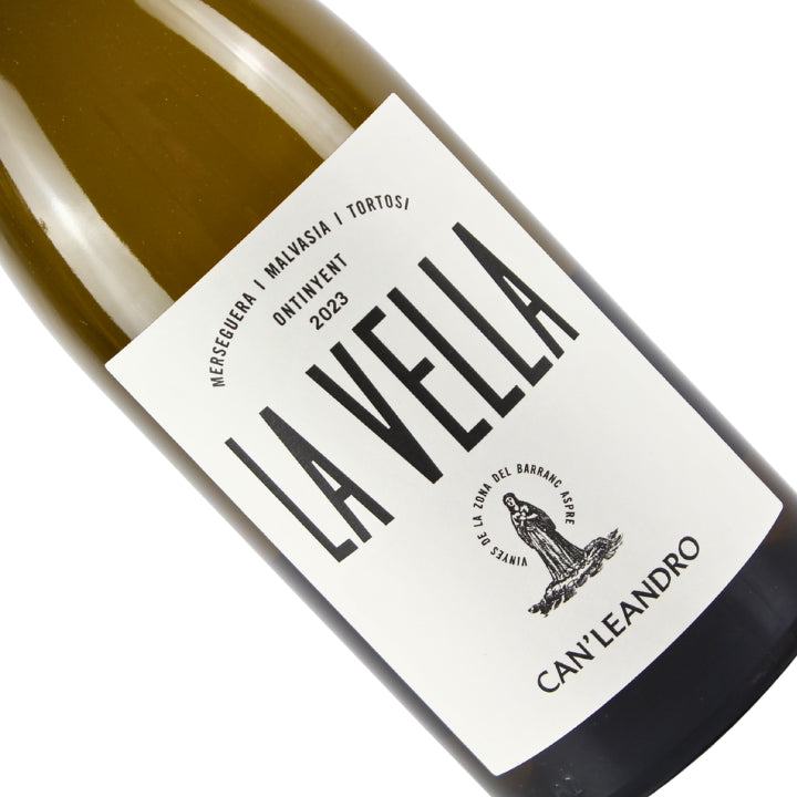 Wine bottle labeled &#39;La Vella&#39; with &#39;Can Leandro&#39; on a white background