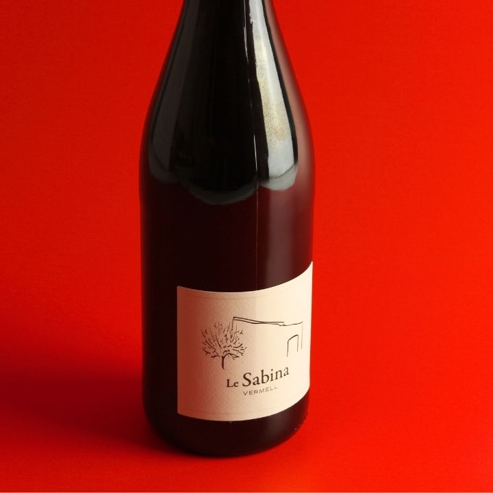 Clos del Rey, Sabina Vermell 2024 on a red background