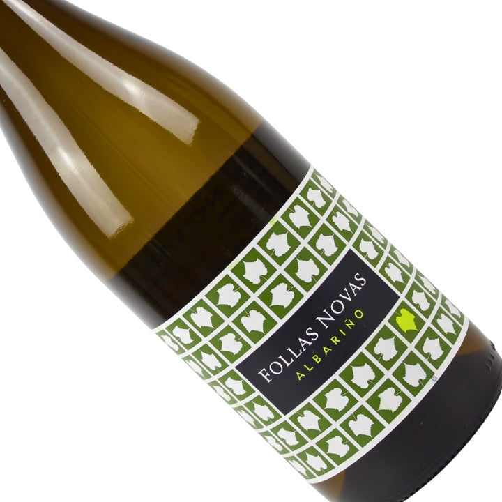 Wine bottle with 'Follas Novas' label on a white background