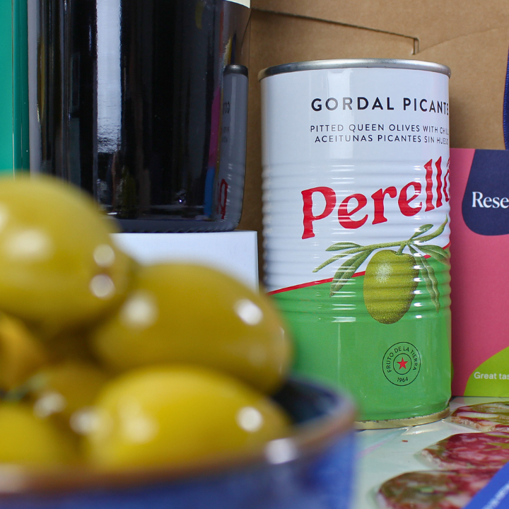 The Feast Hamper – Wine, Snacks &amp; Artisan Chocolate