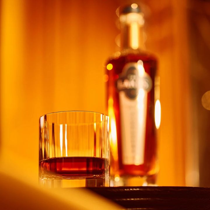 Lakes Signature whisky and dram