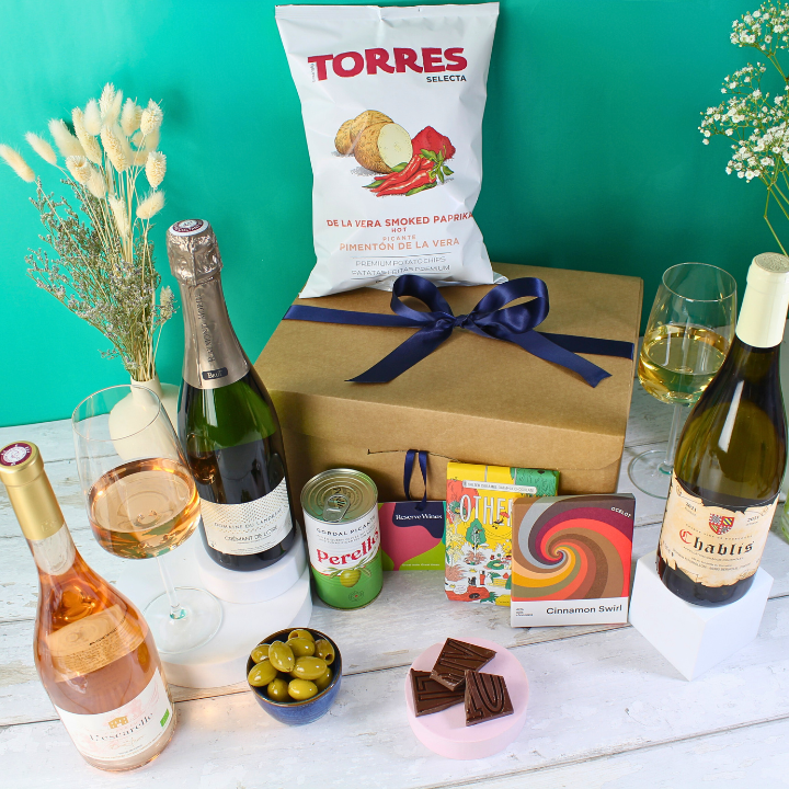 The Elegant Feast Hamper – Fine Wine, Nibbles &amp; Chocolate