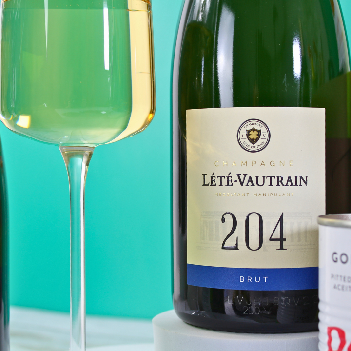 The Sparkling Selection Hamper – Sparkling Wines with Snacks &amp; Chocolate