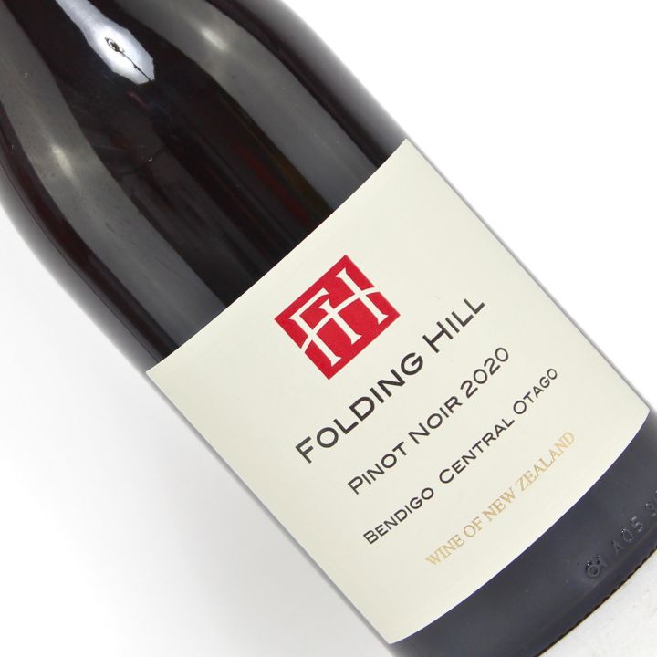 Folding Hill, Pinot Noir 2020 Close Up