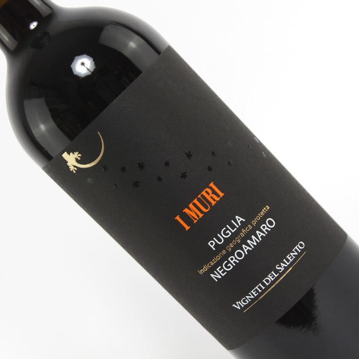 Vigneti del Salento, &#39;I Muri&#39; Negroamaro 2021 Close Up