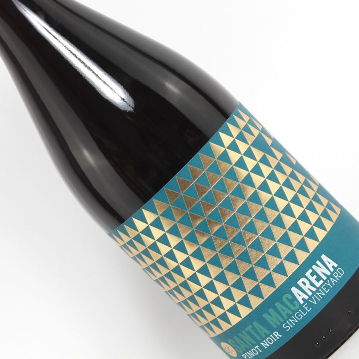 Espinos Y Cardos, Santa Macarena Pinot Noir 2021 Close Up